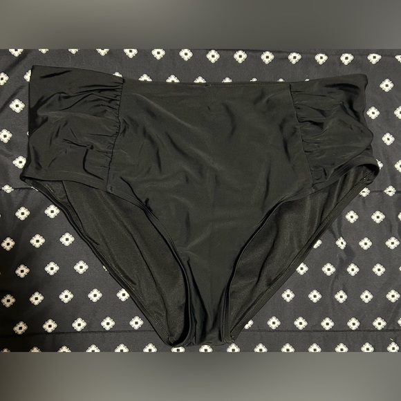 💰2/$10 Black Swimsuit Highwaisted bottoms- size 1x/xl - Picture 1 of 7